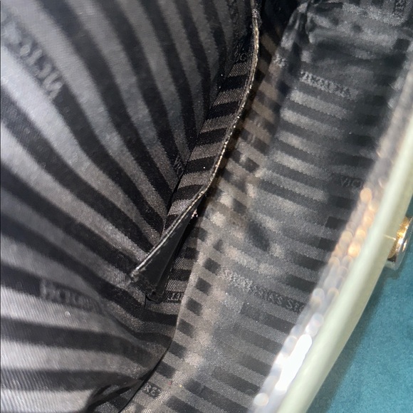 Victoria's Secret Blue Shoulder Bag w/bonus bag charm & compact mirror - Picture 7 of 9